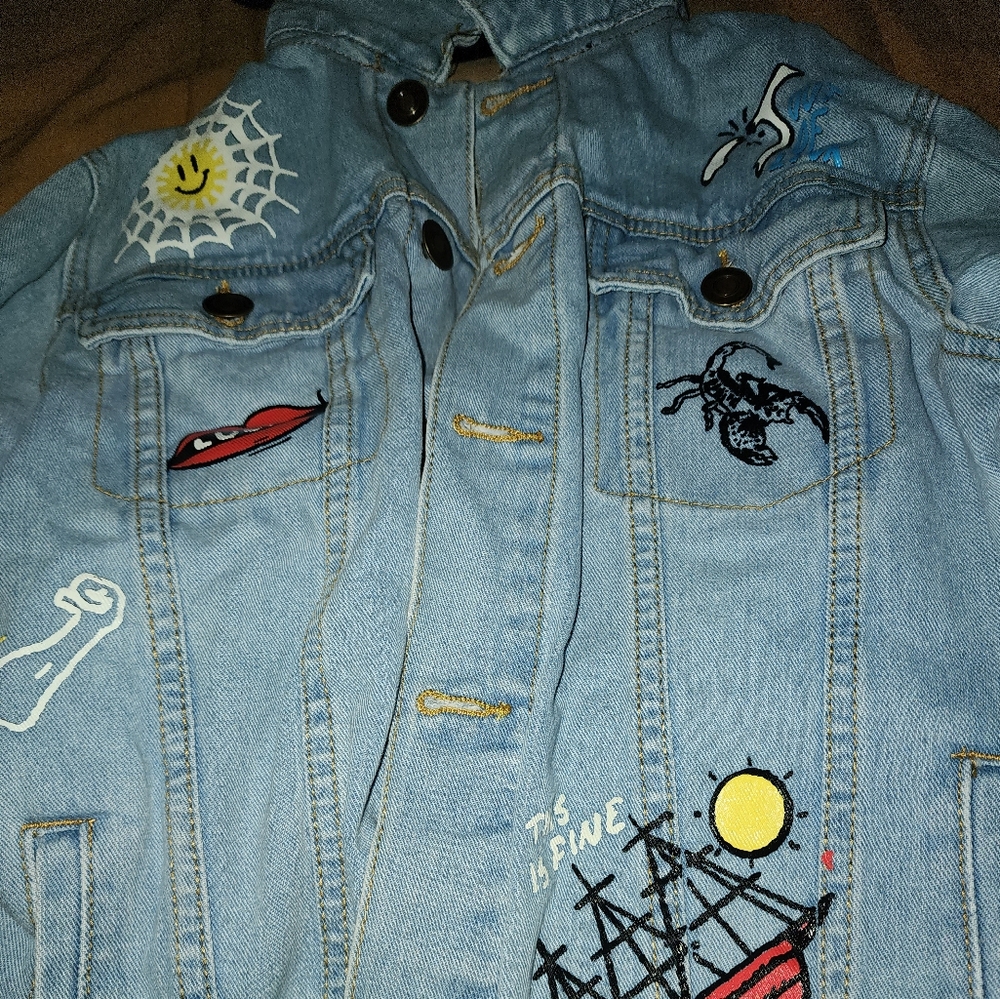 Rue 21 hooded graphic jean jacket